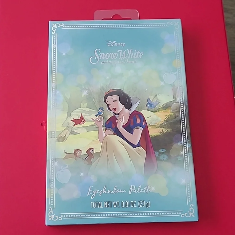 Disney Snow White and the Seven Dwarfs Eye Shadow Palette 12 Shades NWT Sealed